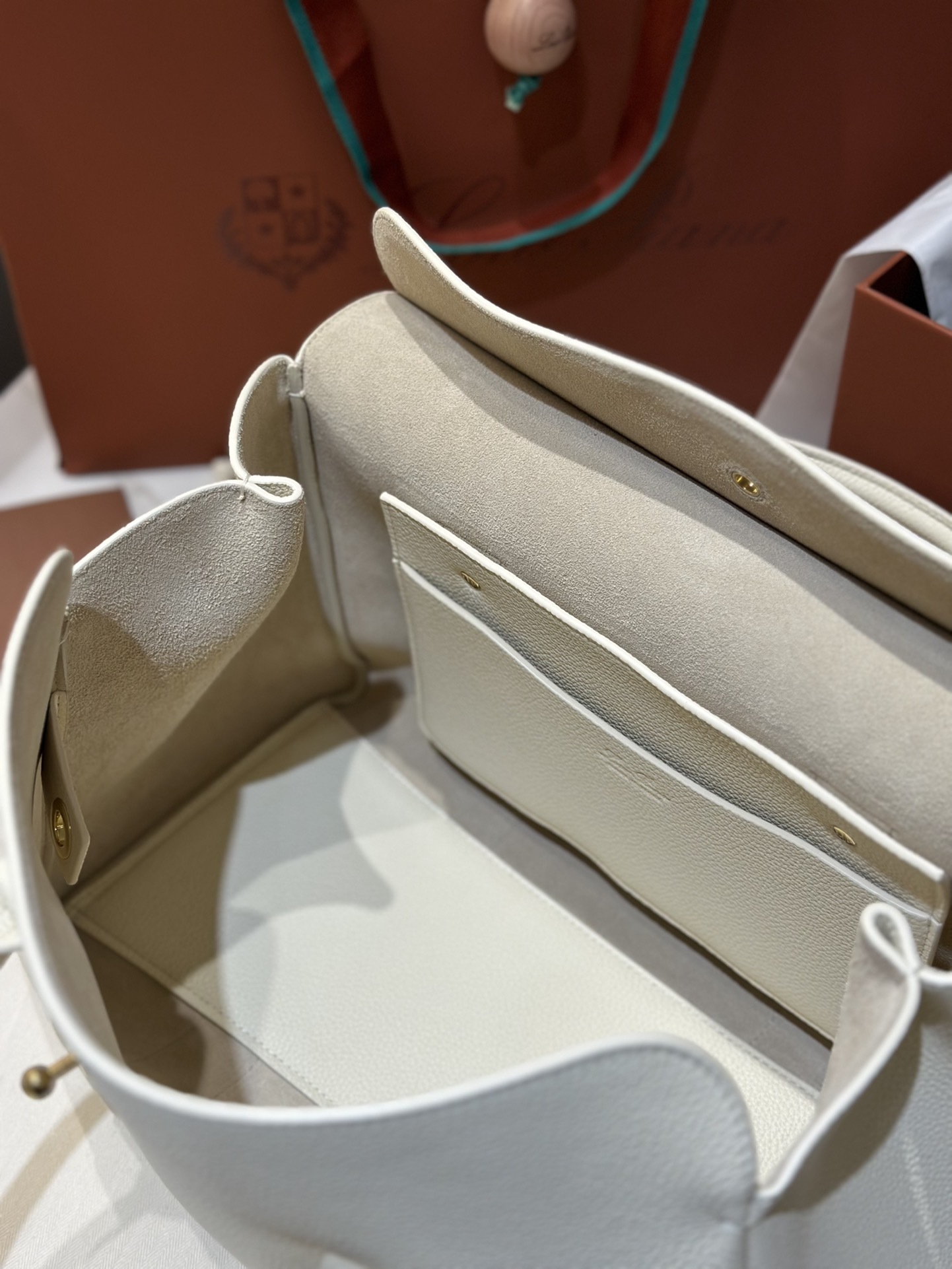 Delvaux 0129