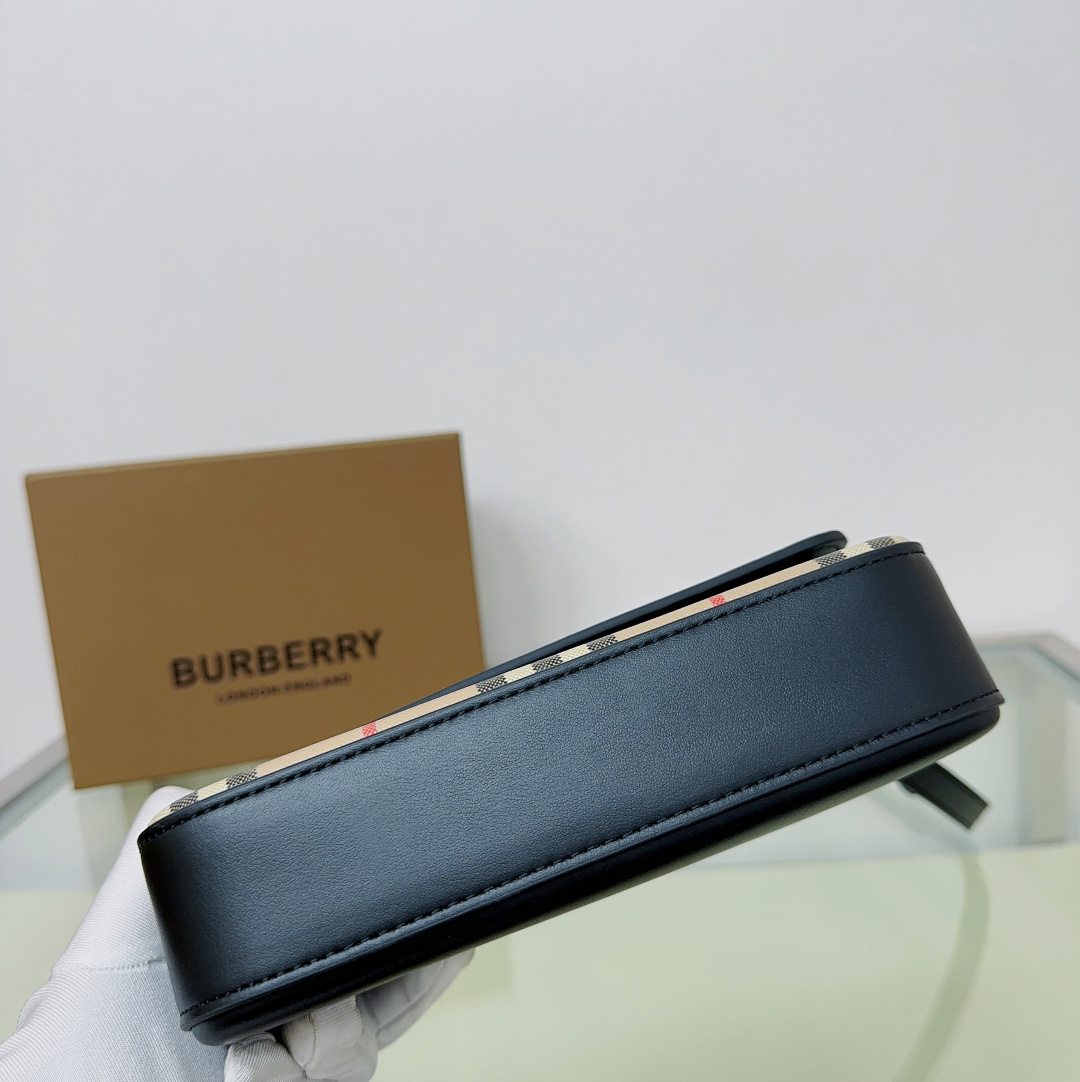 BURBERRY 0136