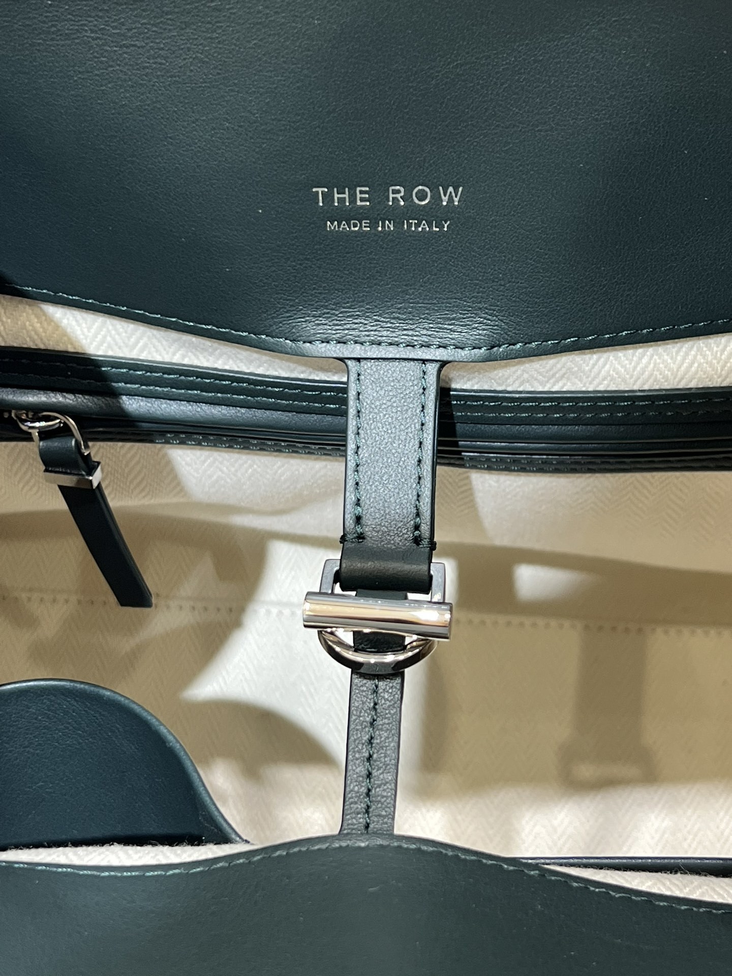 THEROW 0015