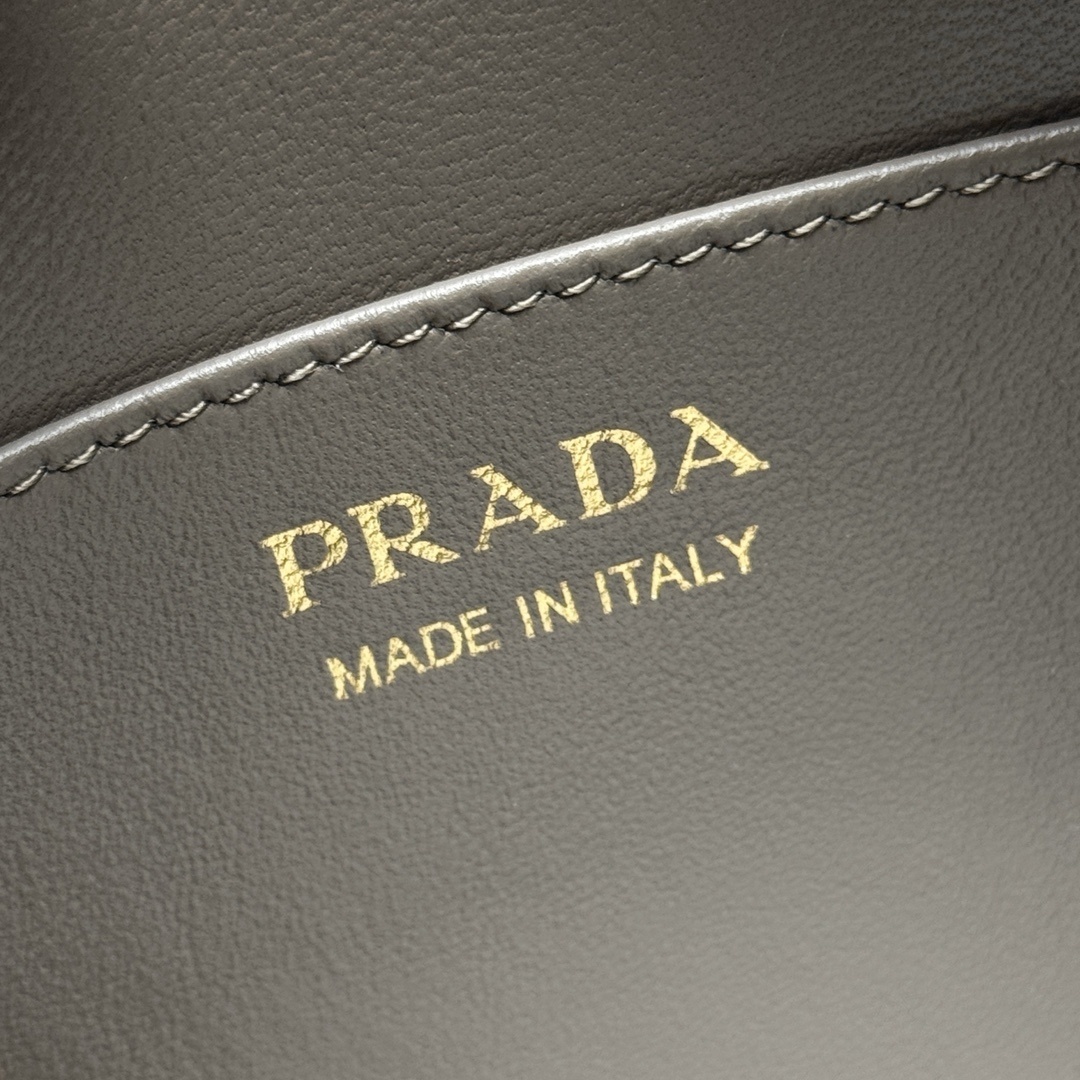 Prada 0402