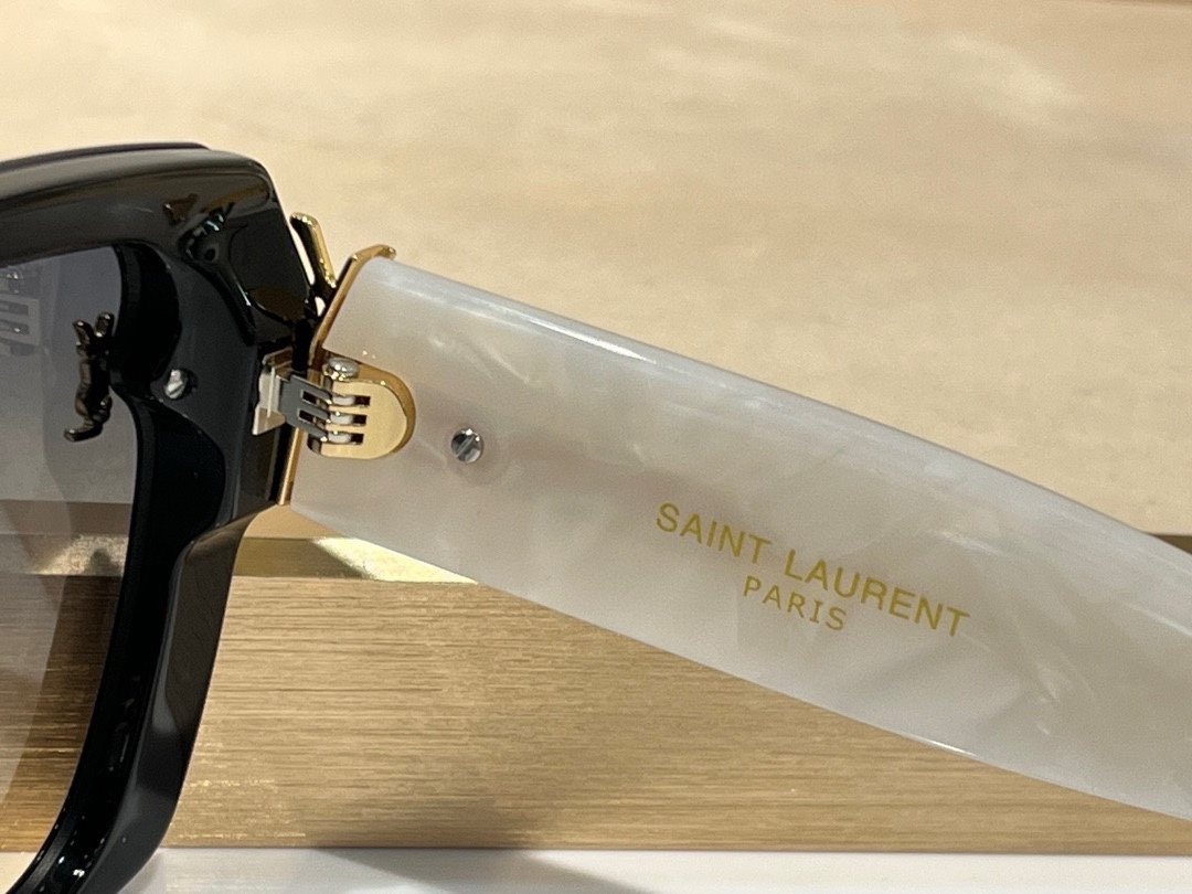 SAINTLAURENT 0004