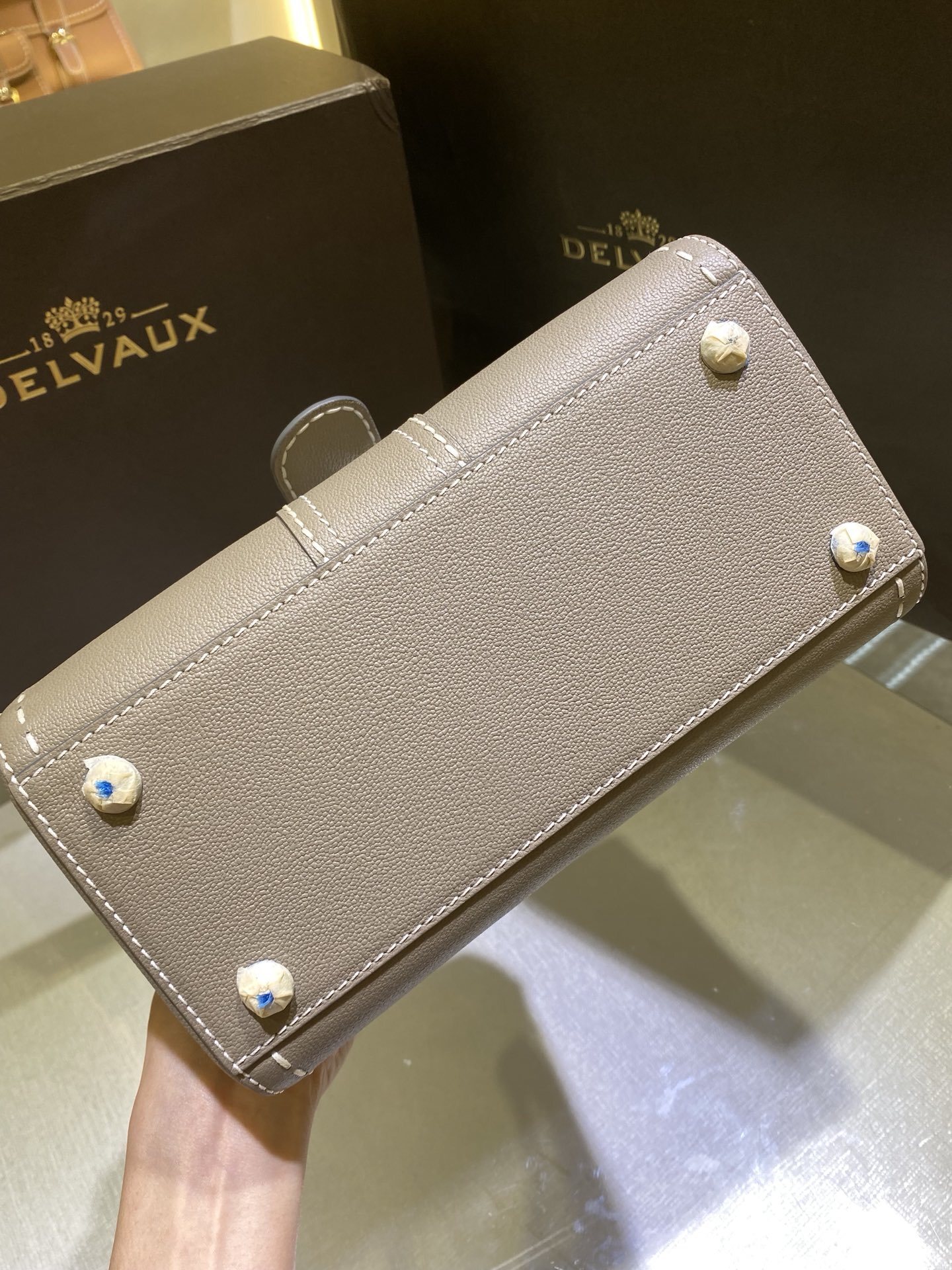 Delvaux 0203