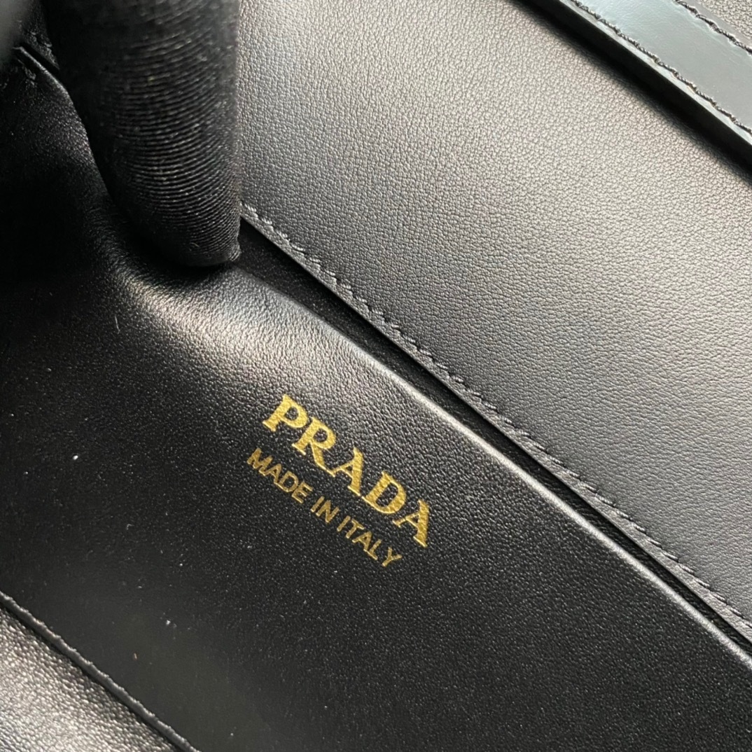 PRADA 0051
