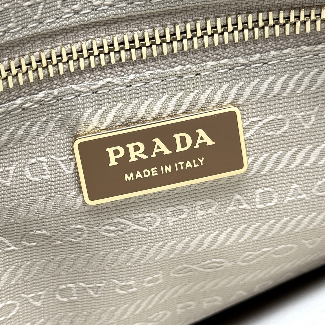 Prada 0027