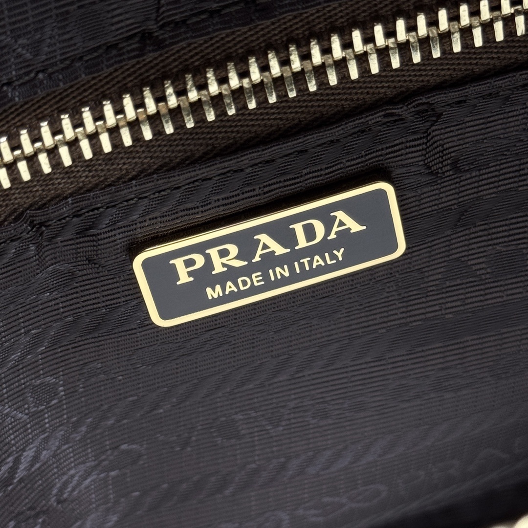 Prada 0240