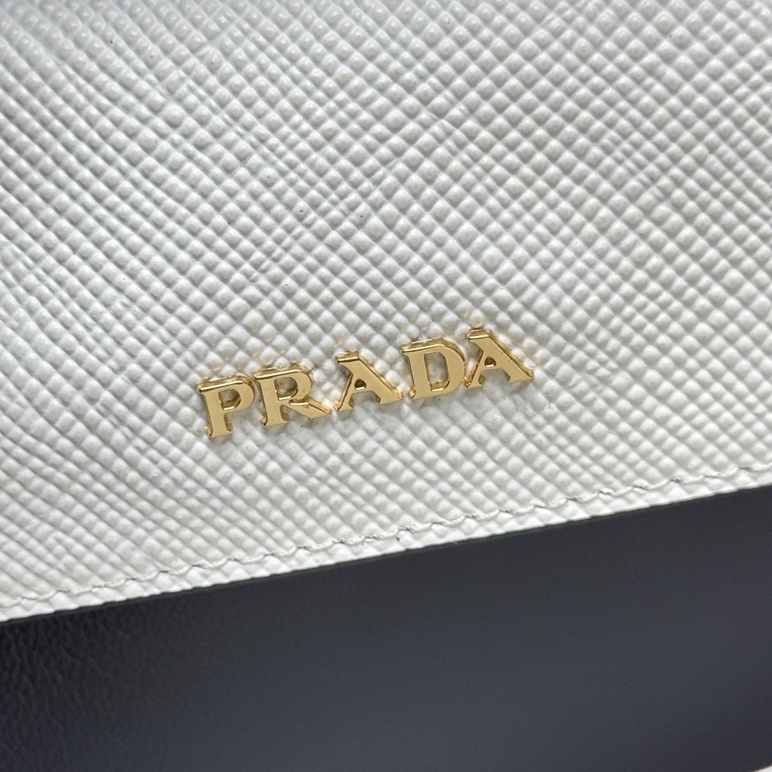 Prada 0017