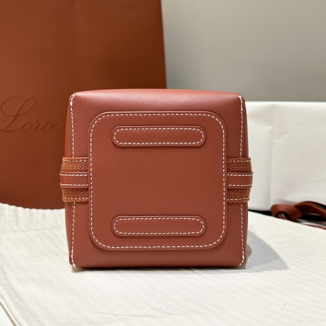 Delvaux 0123