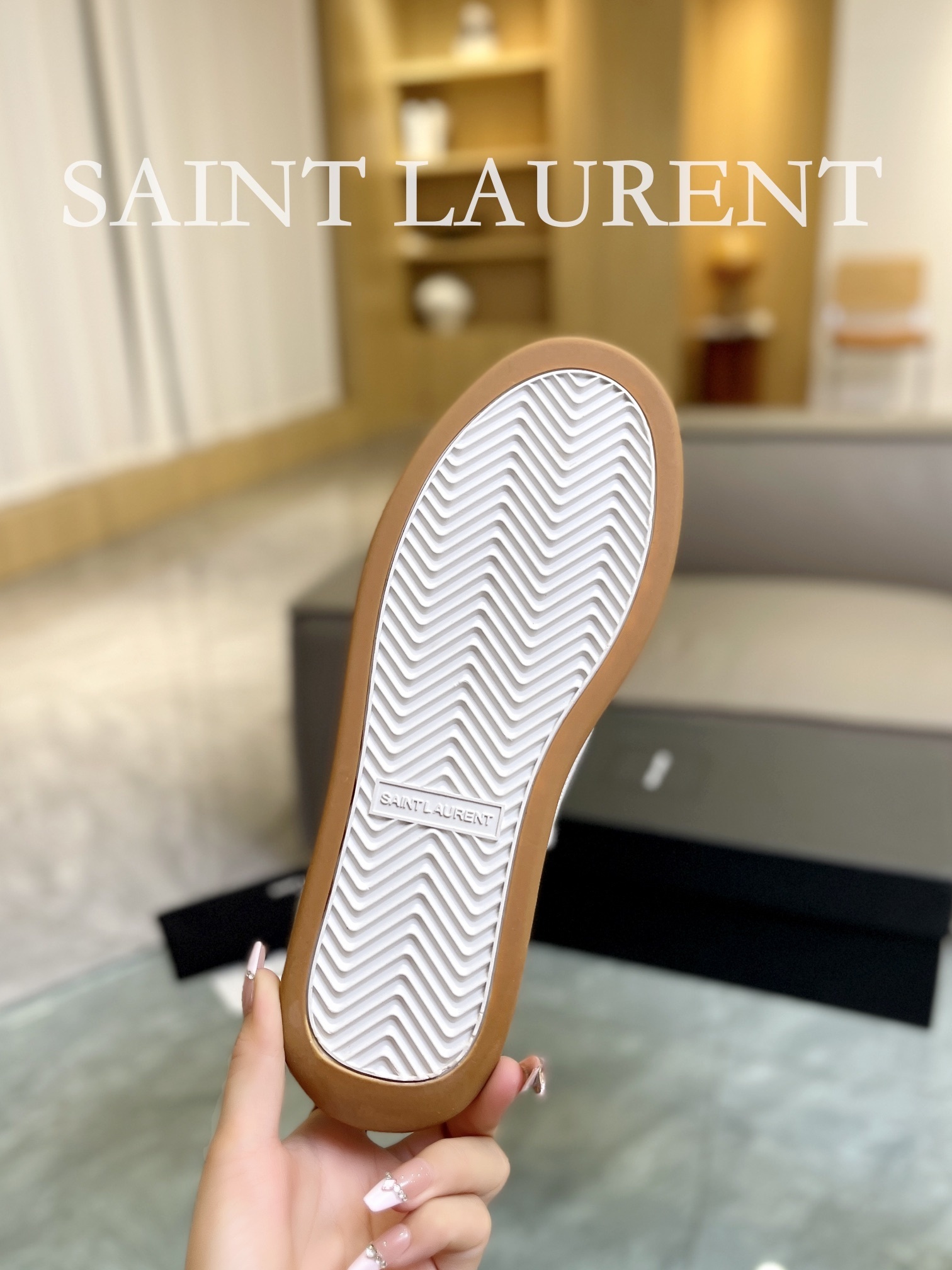 YSL 052