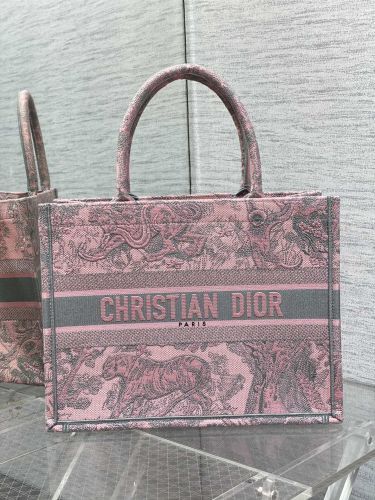 DIOR1157