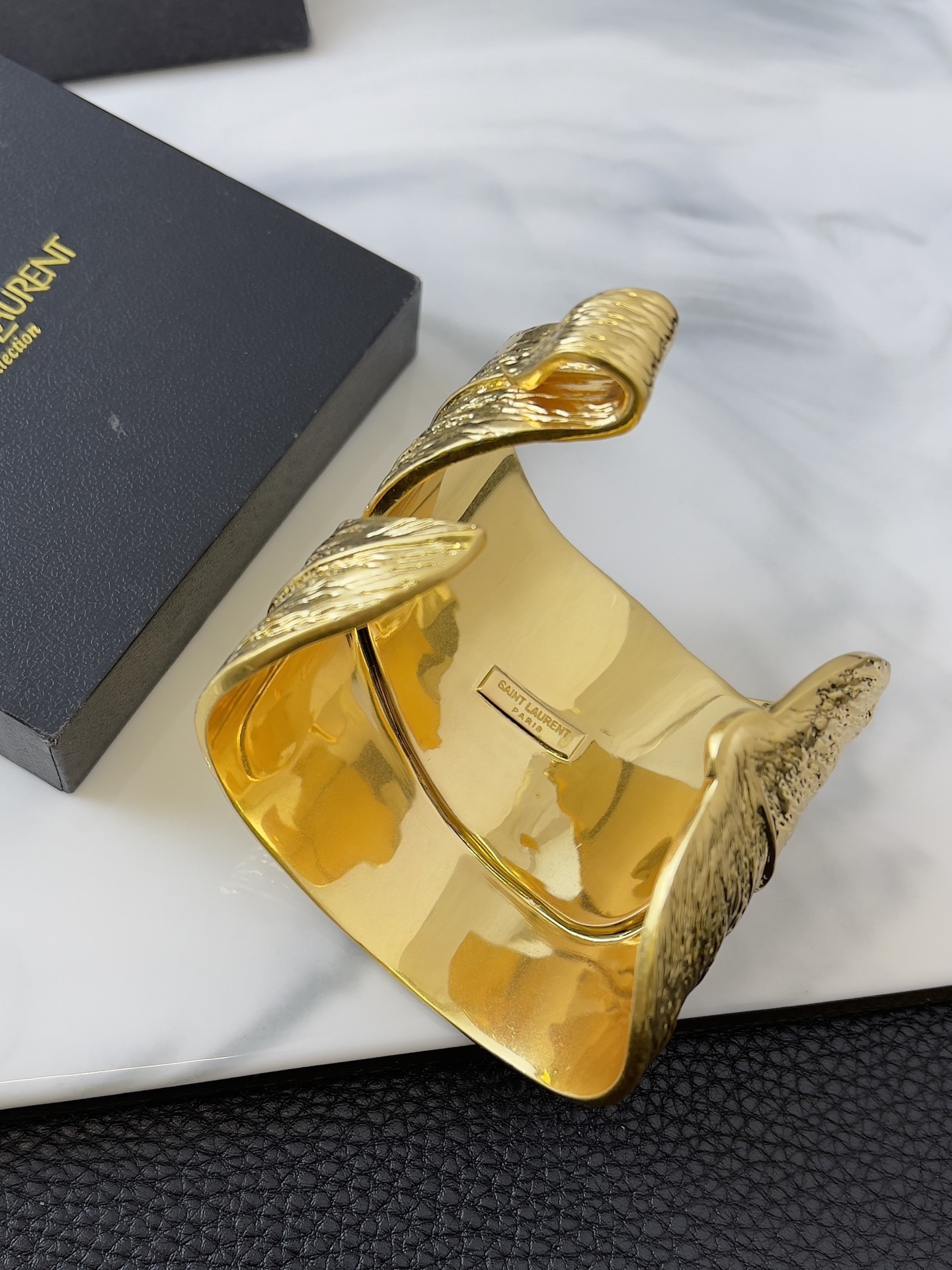 Yves Saint Laurent 004