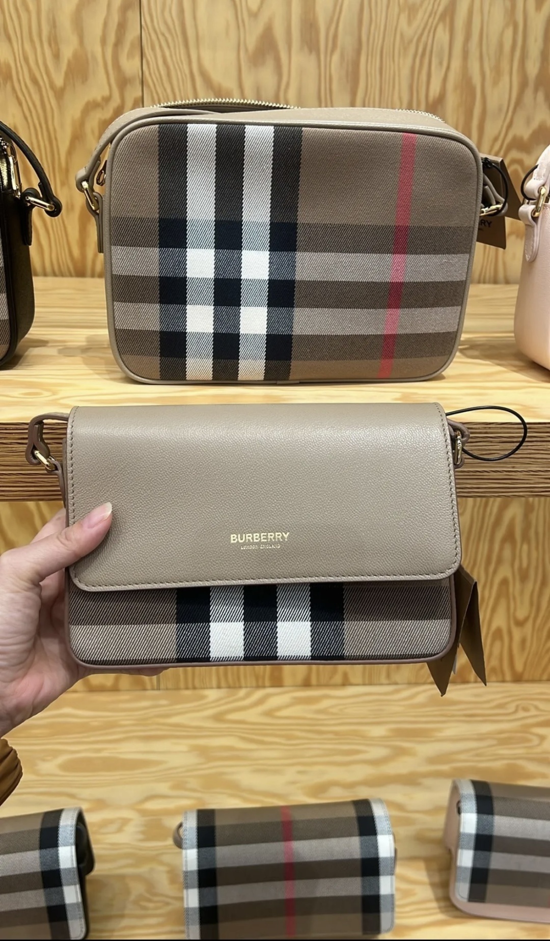 BURBERRY 0128