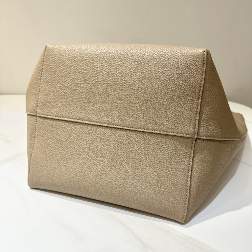 Delvaux 0072