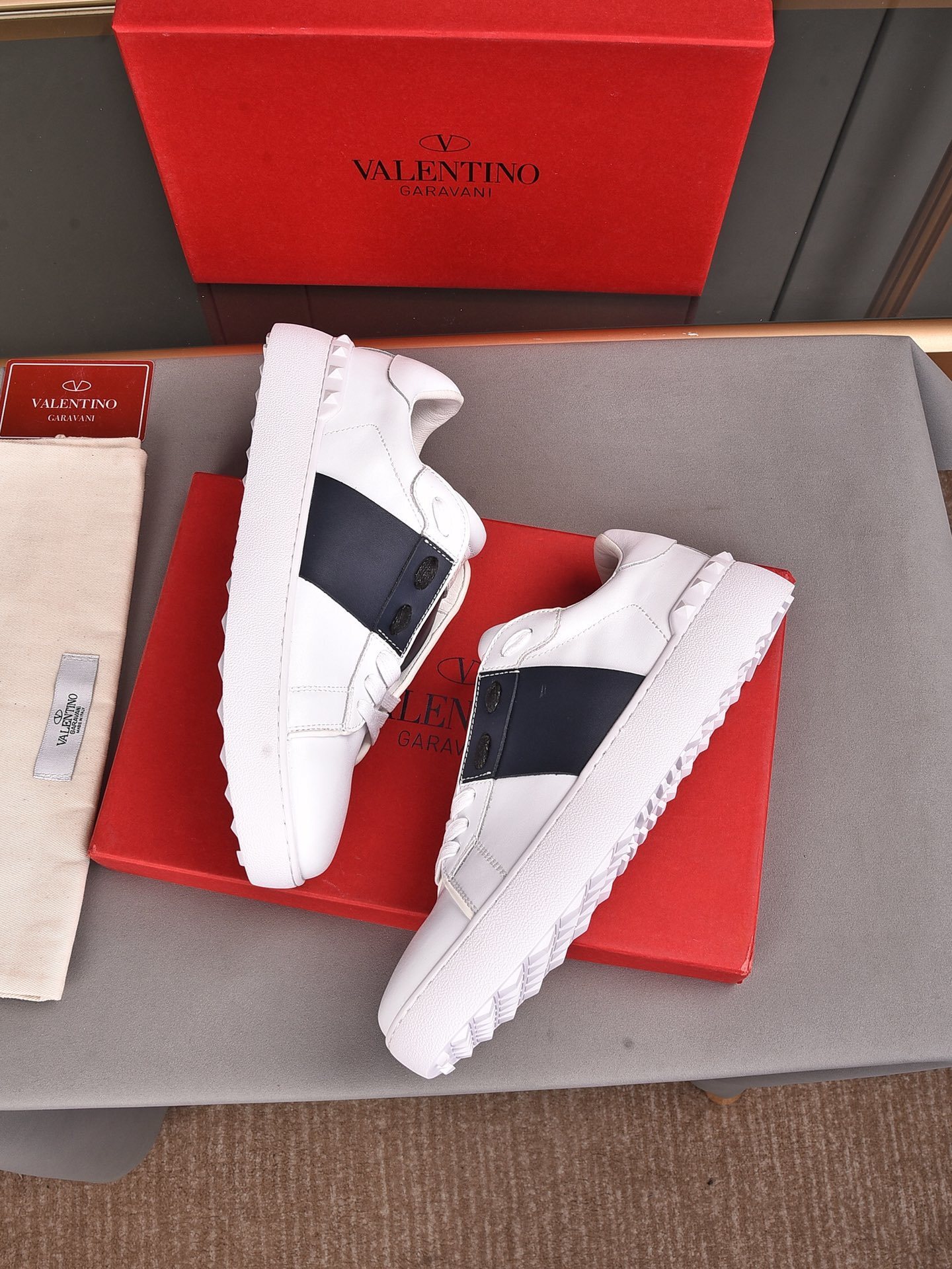 Valentino 0012