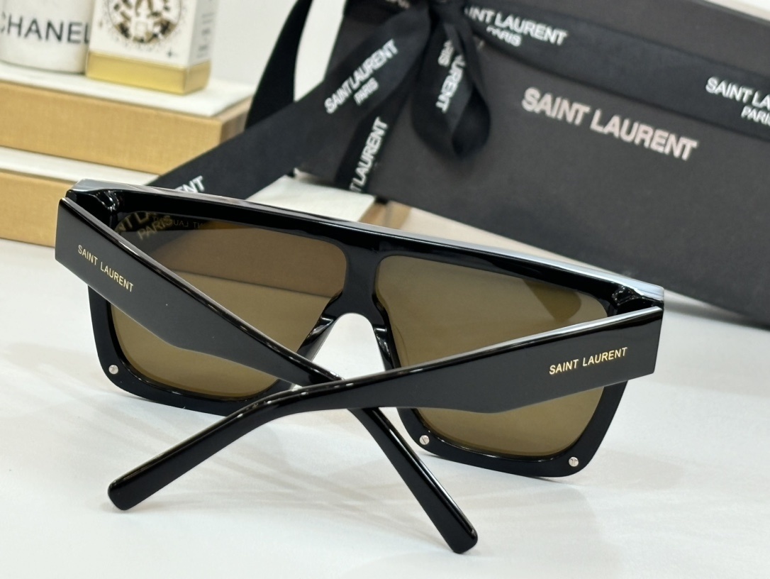 SAINTLAURENT 0015