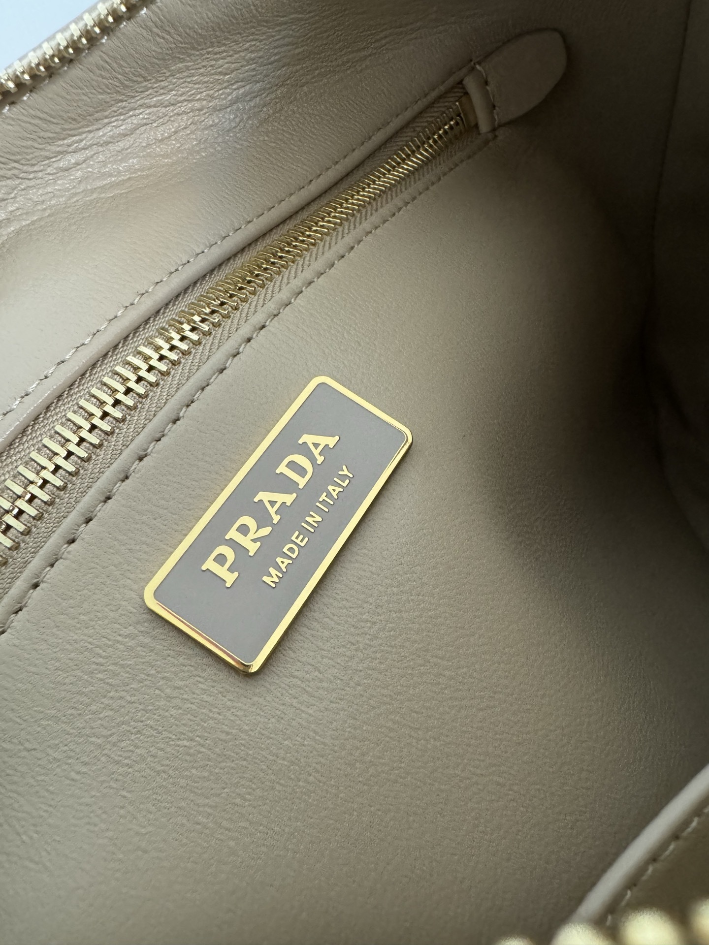 Prada 0254
