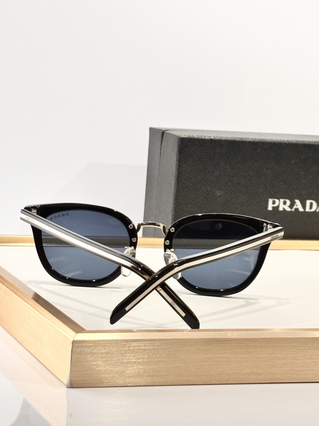 PRADA 0012