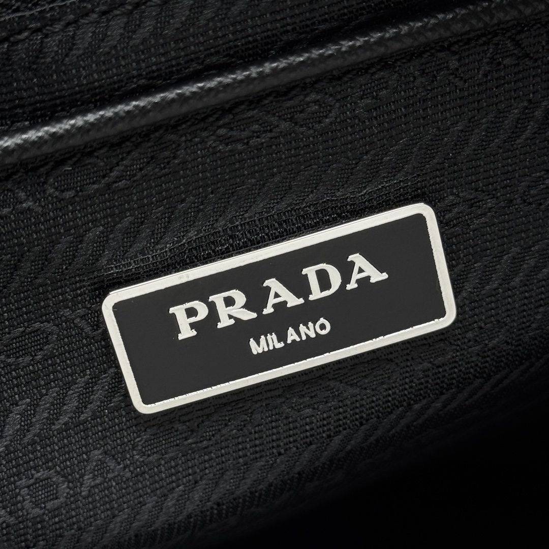 PRADA 0006