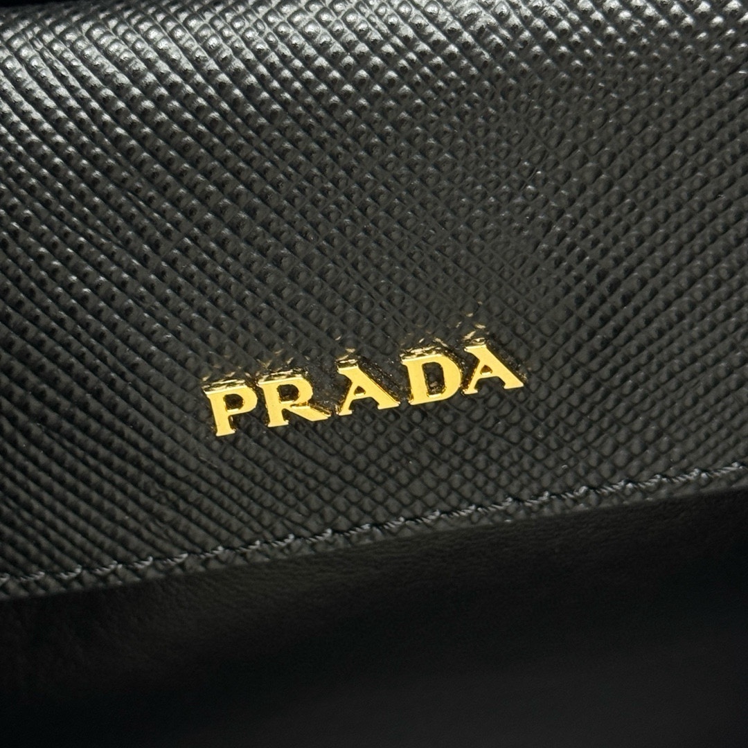PRADA 0049