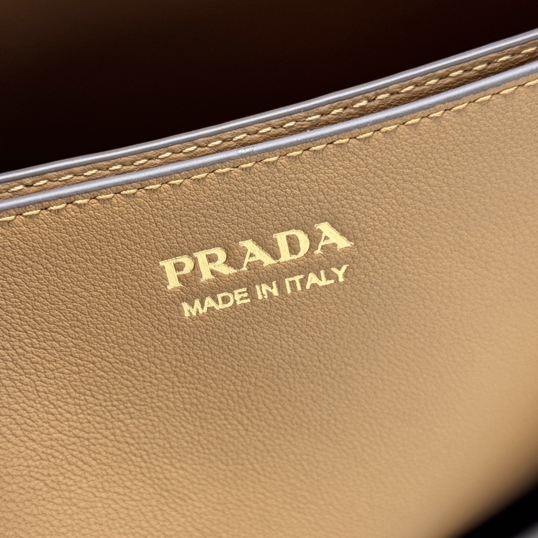 Prada 0200