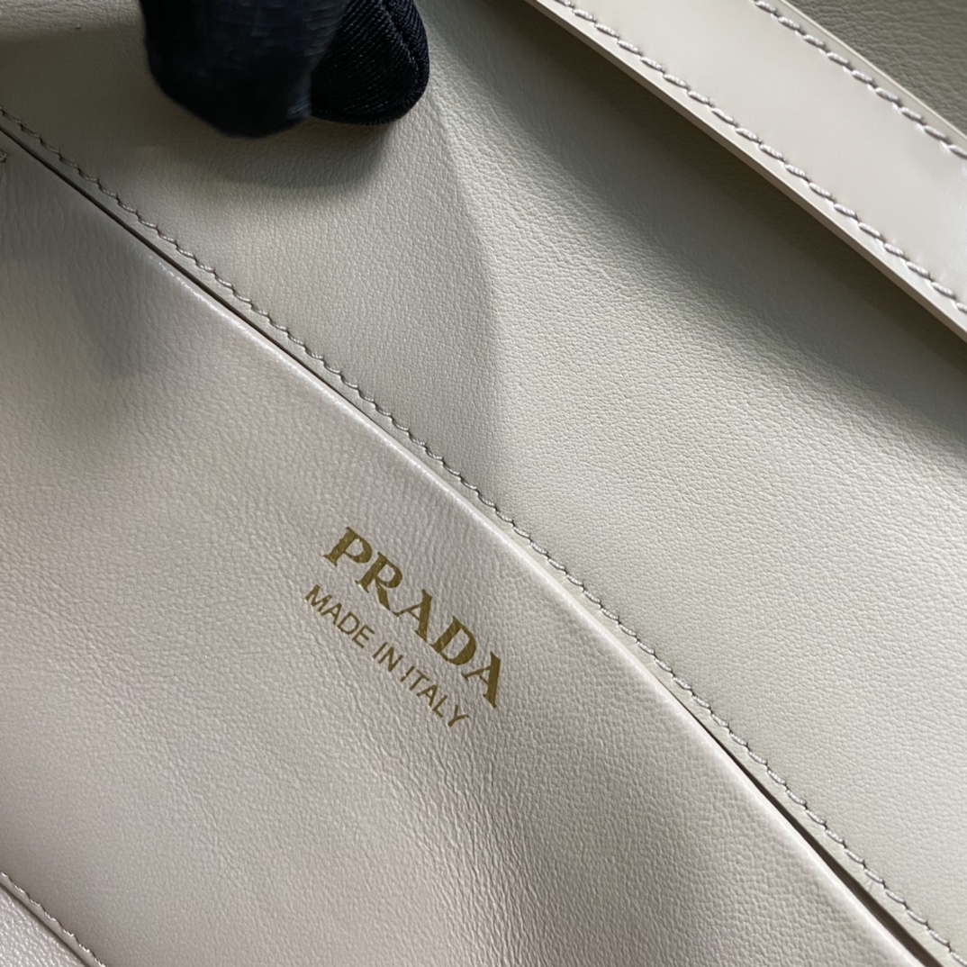 PRADA 0027