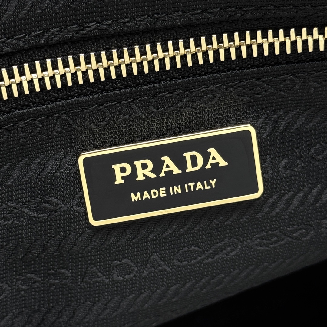 Prada 0026