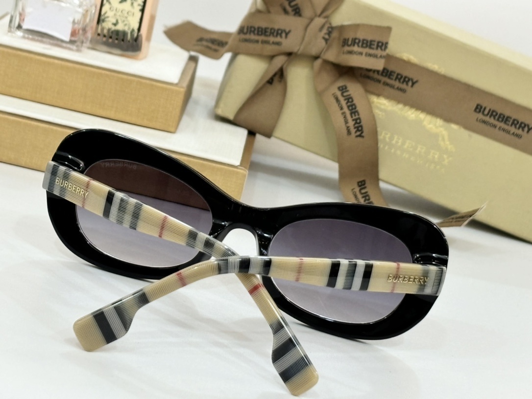BURBERRY 0001