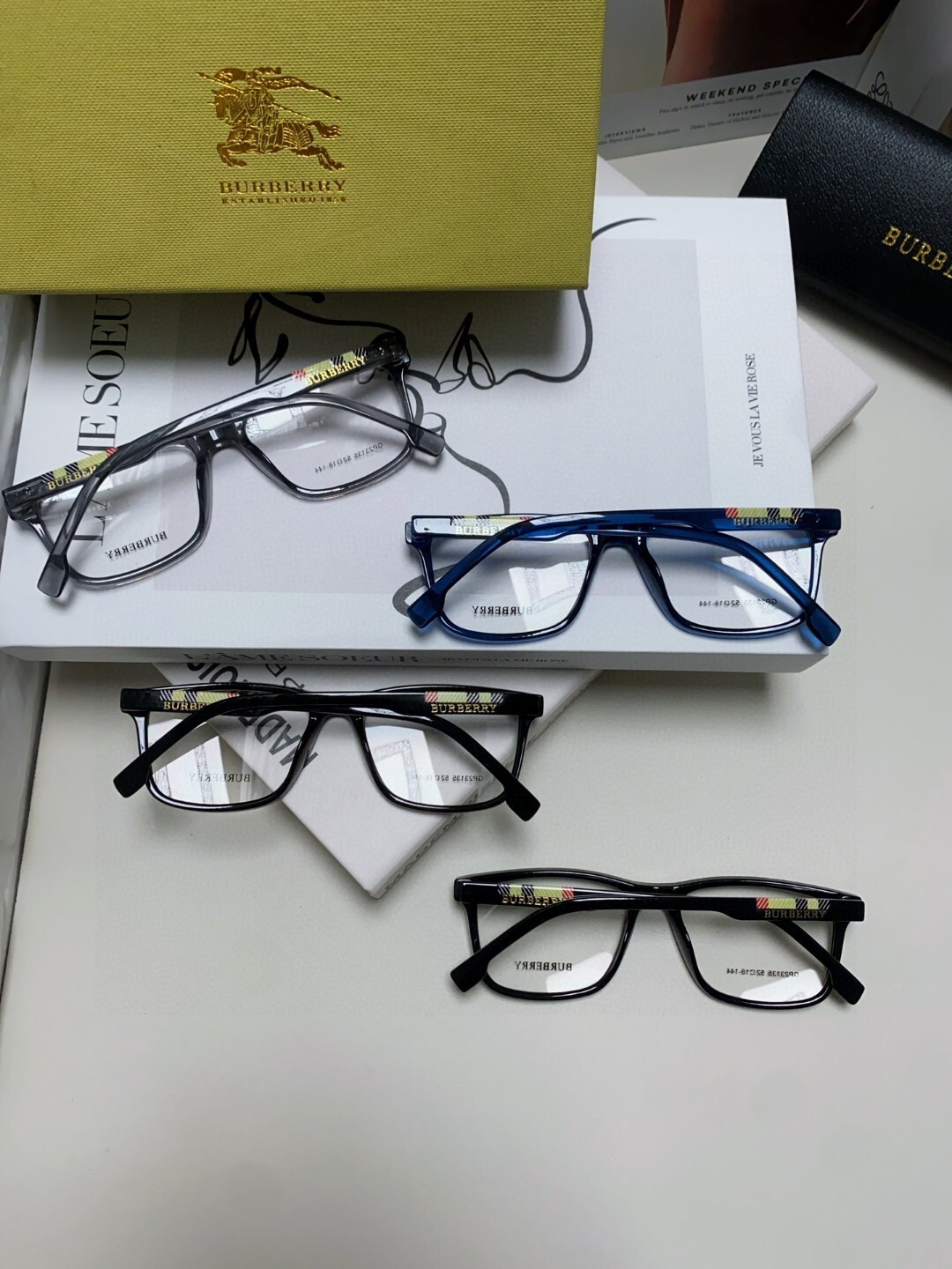 BURBERRY 0104