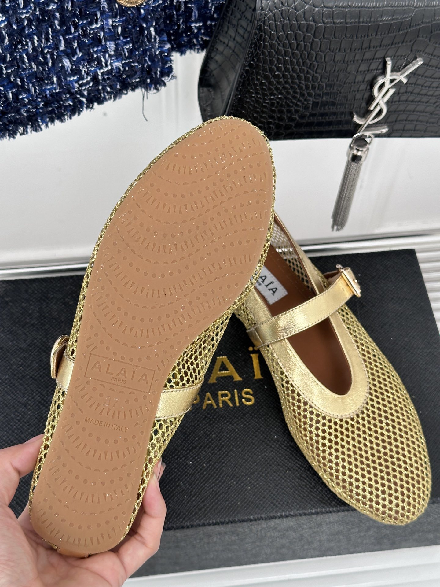 Alaia 000
