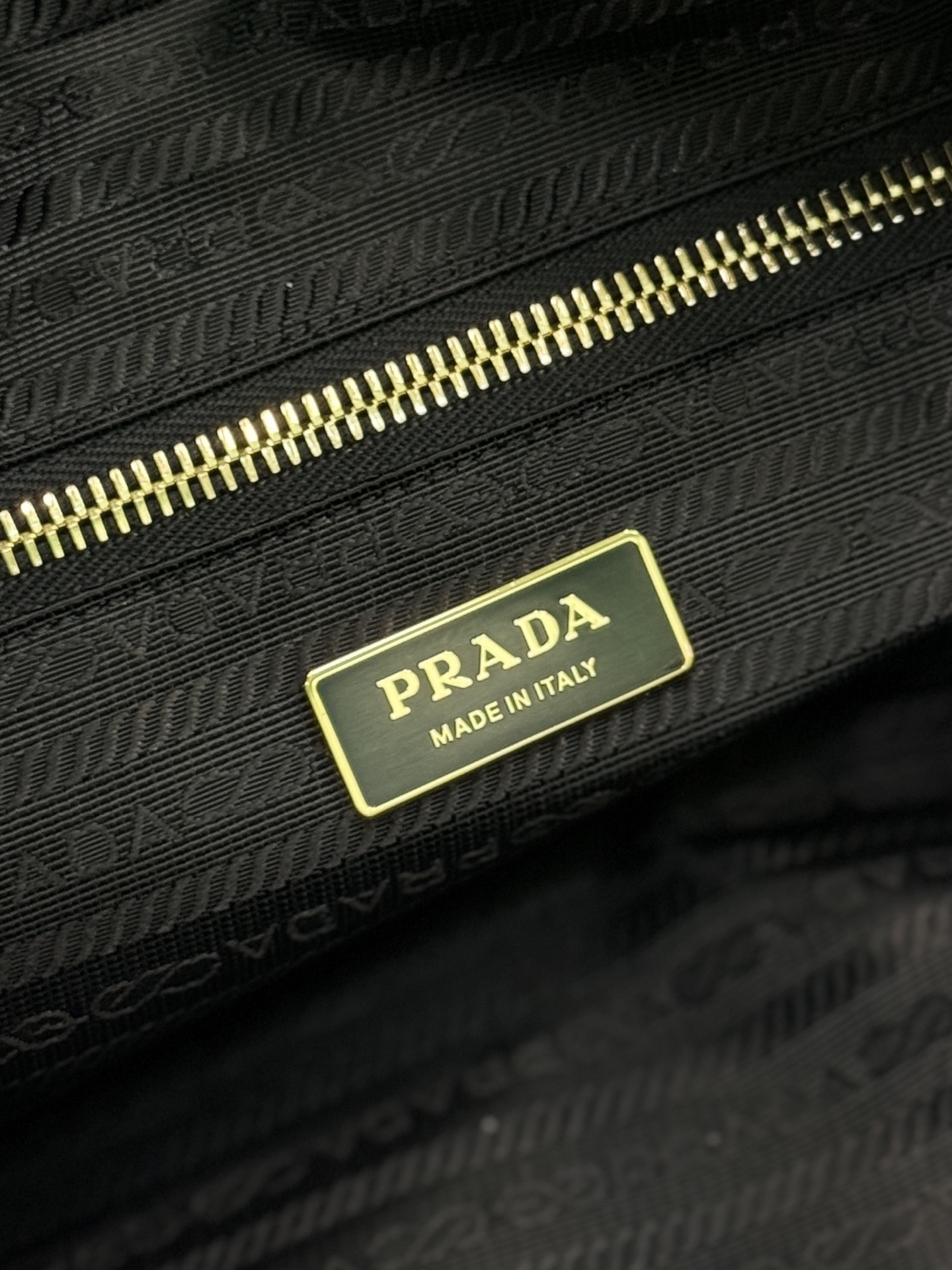 PRADA 0100