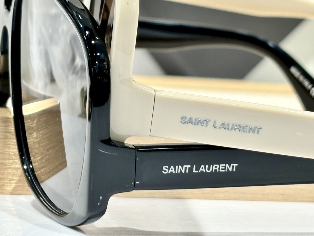SAINTLAURENT 0035