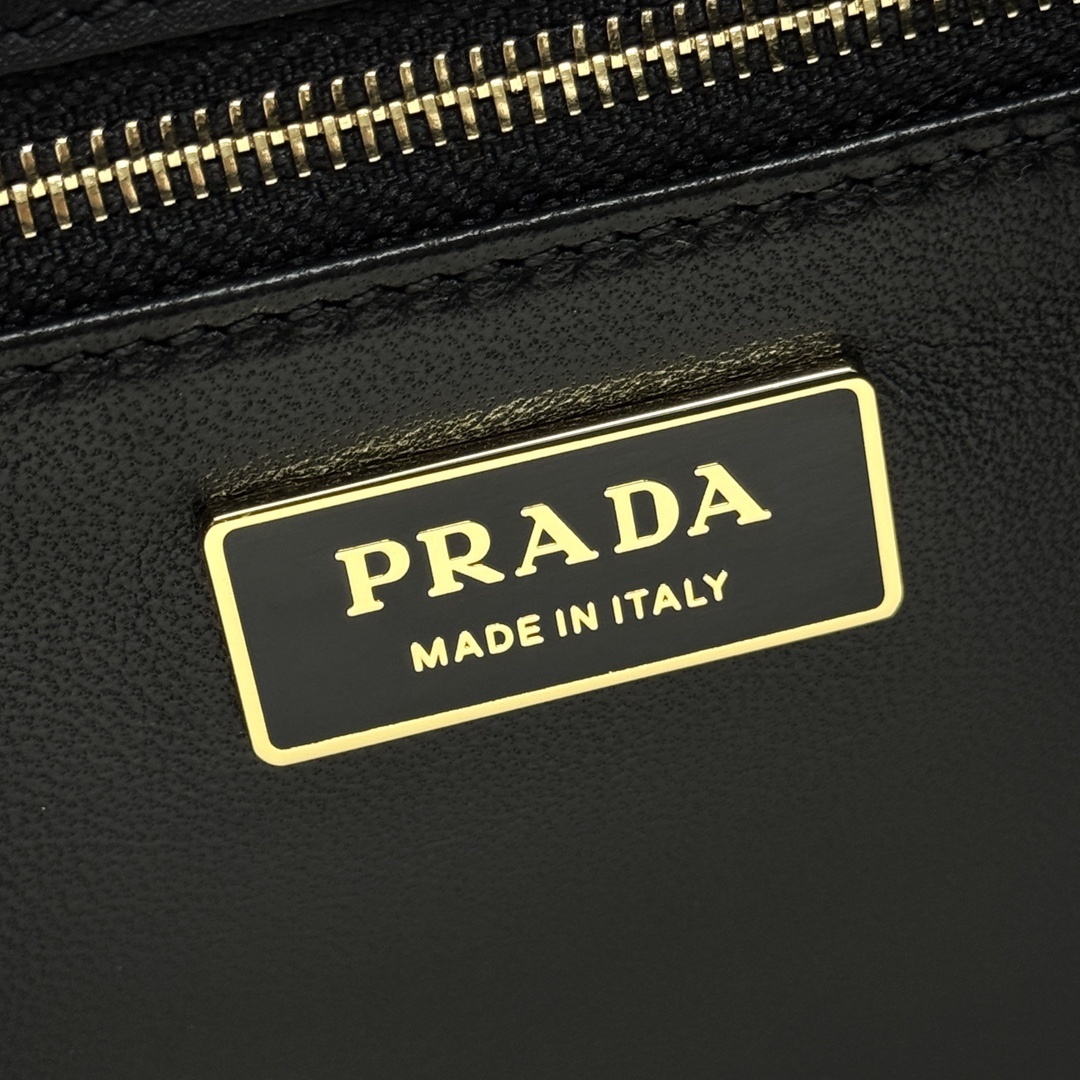 Prada 0226