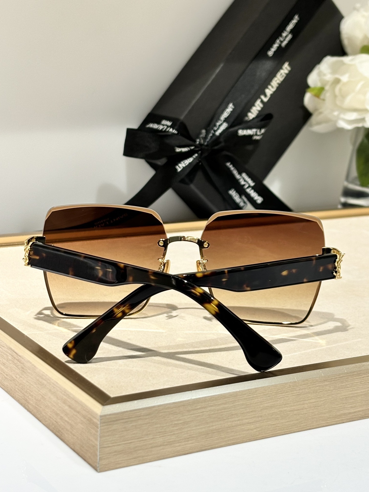 SAINTLAURENT 0058