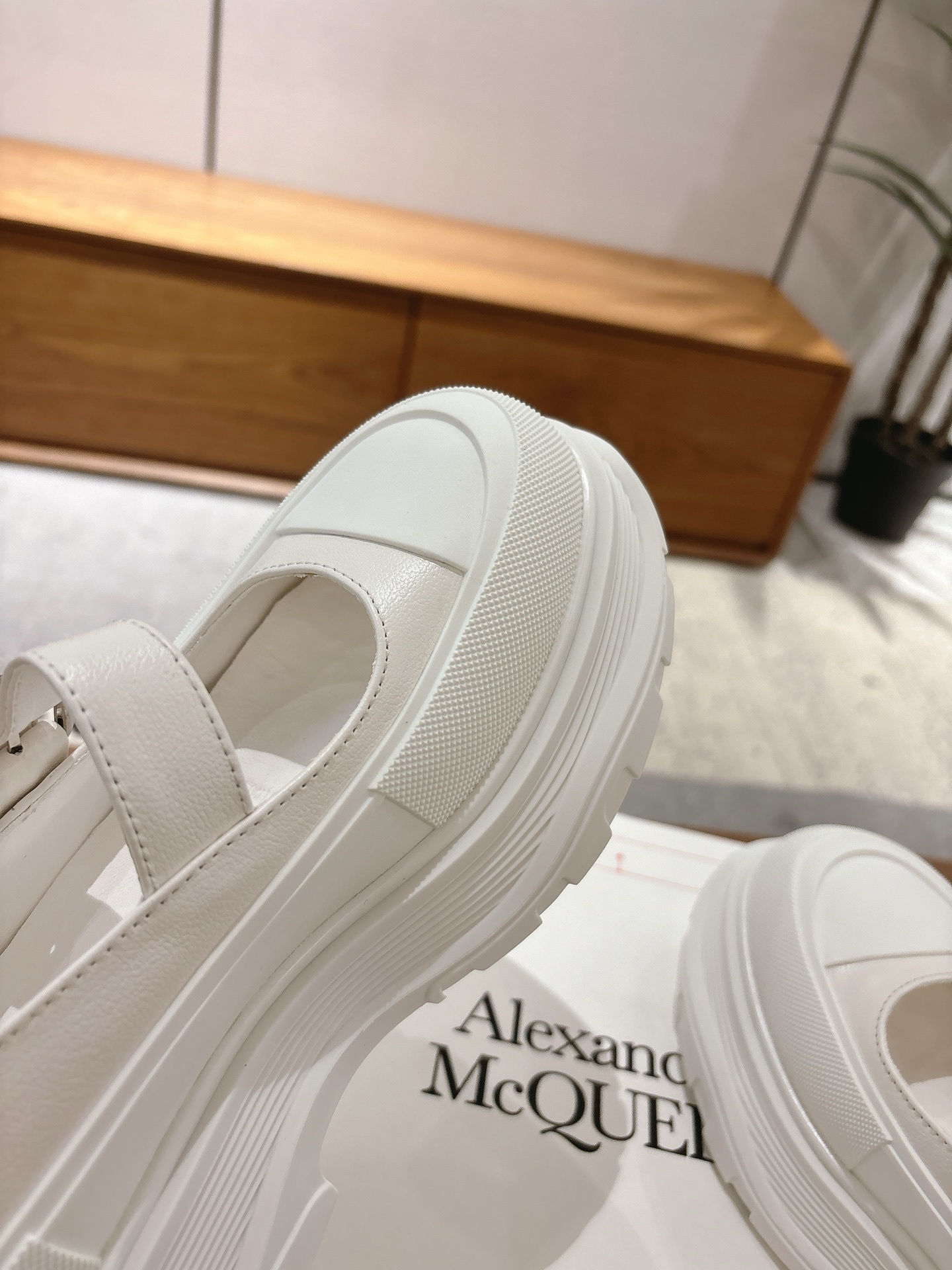 McQueen 0020