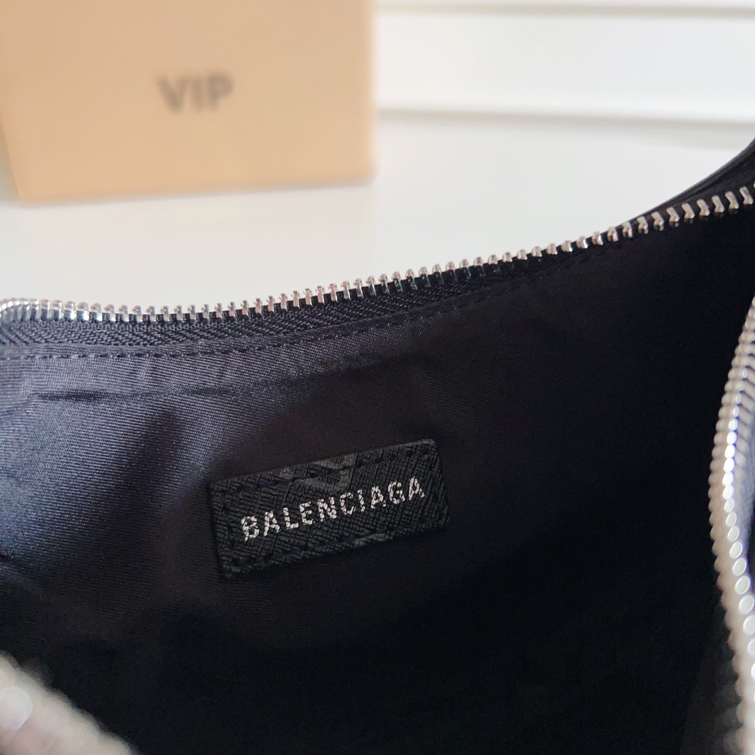 Balenciaga 0110