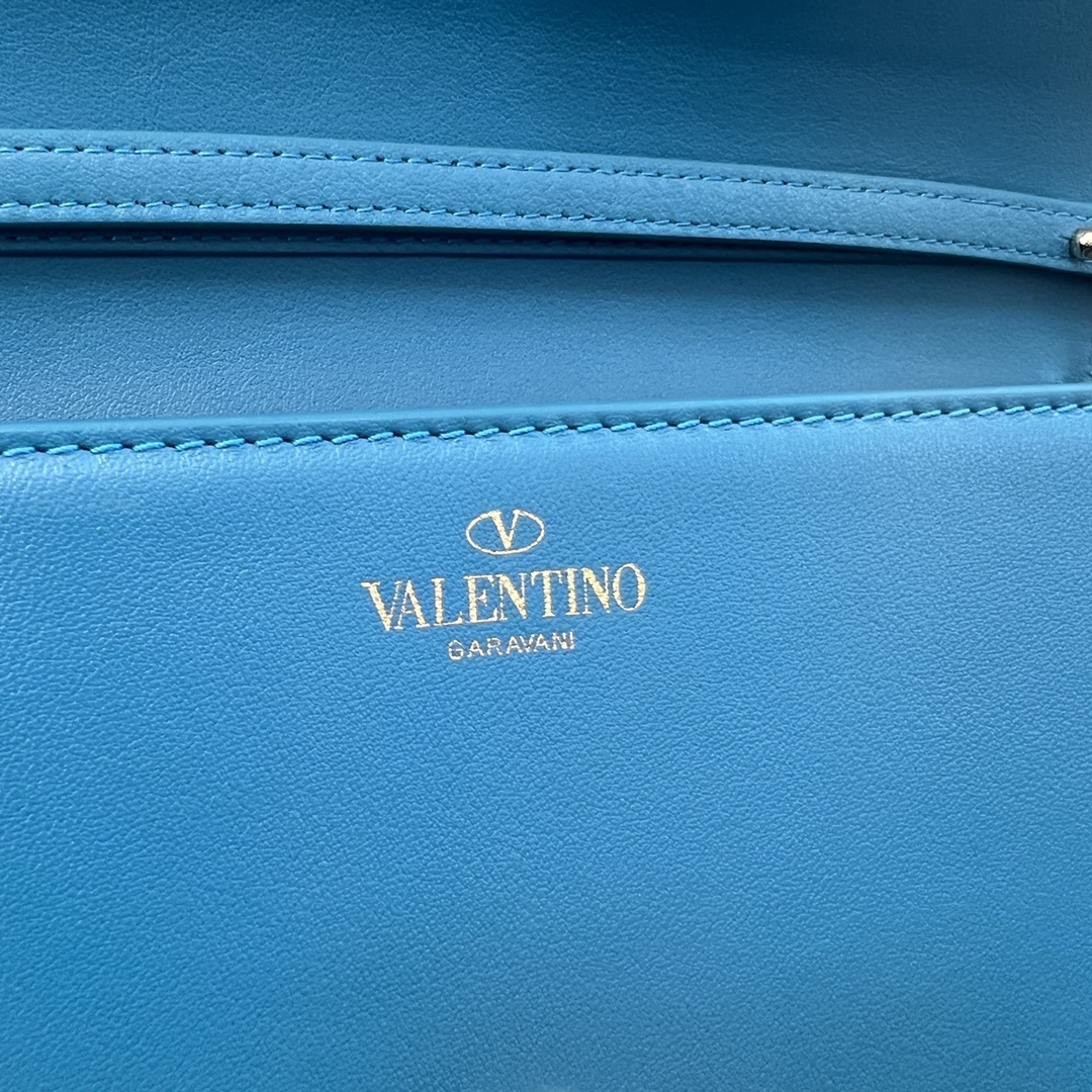 Valentino 049