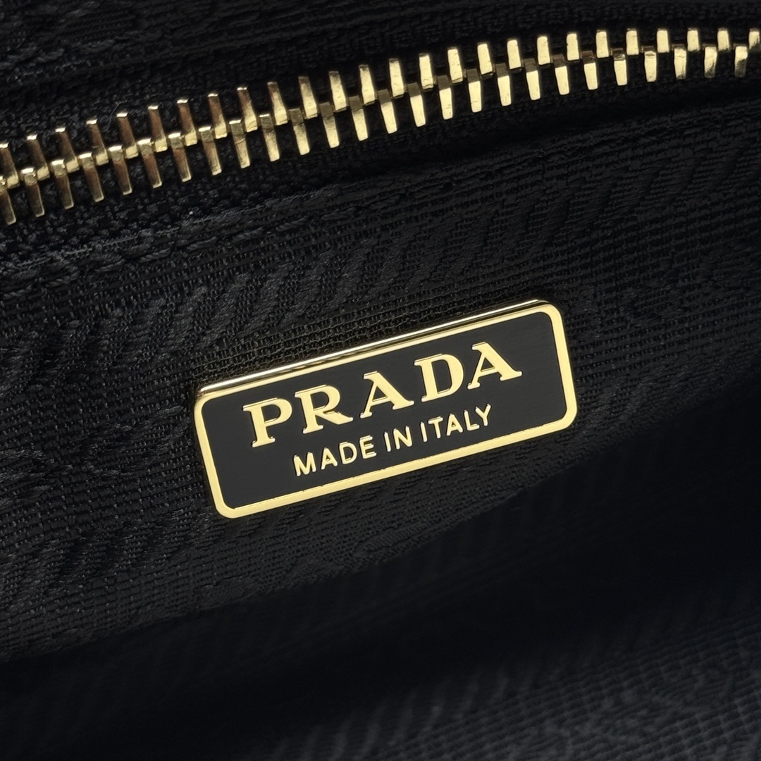 PRADA 0241