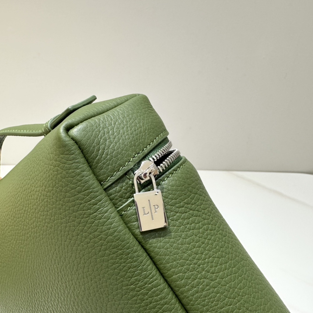 Delvaux 0151