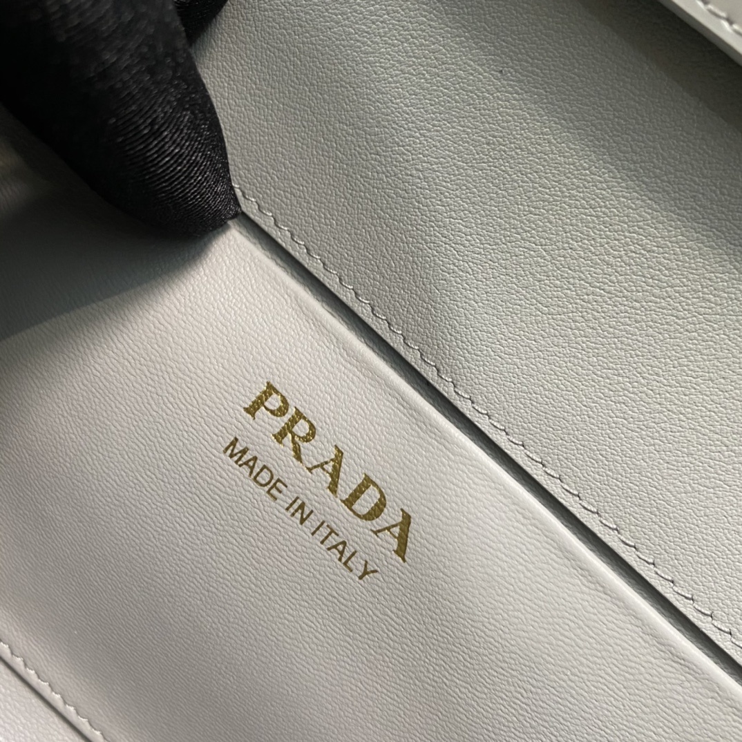 PRADA 0030