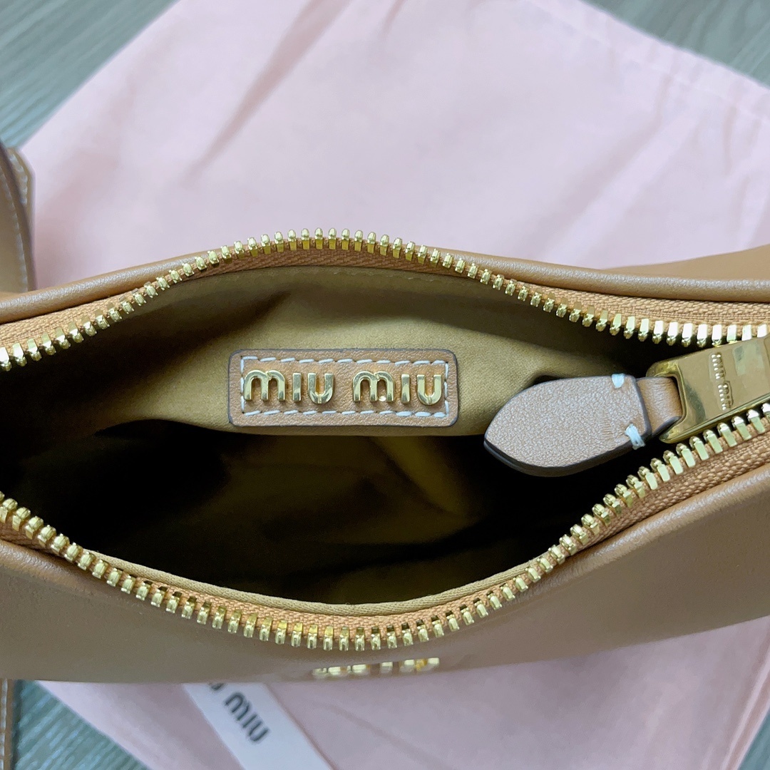 Miu Miu 0109