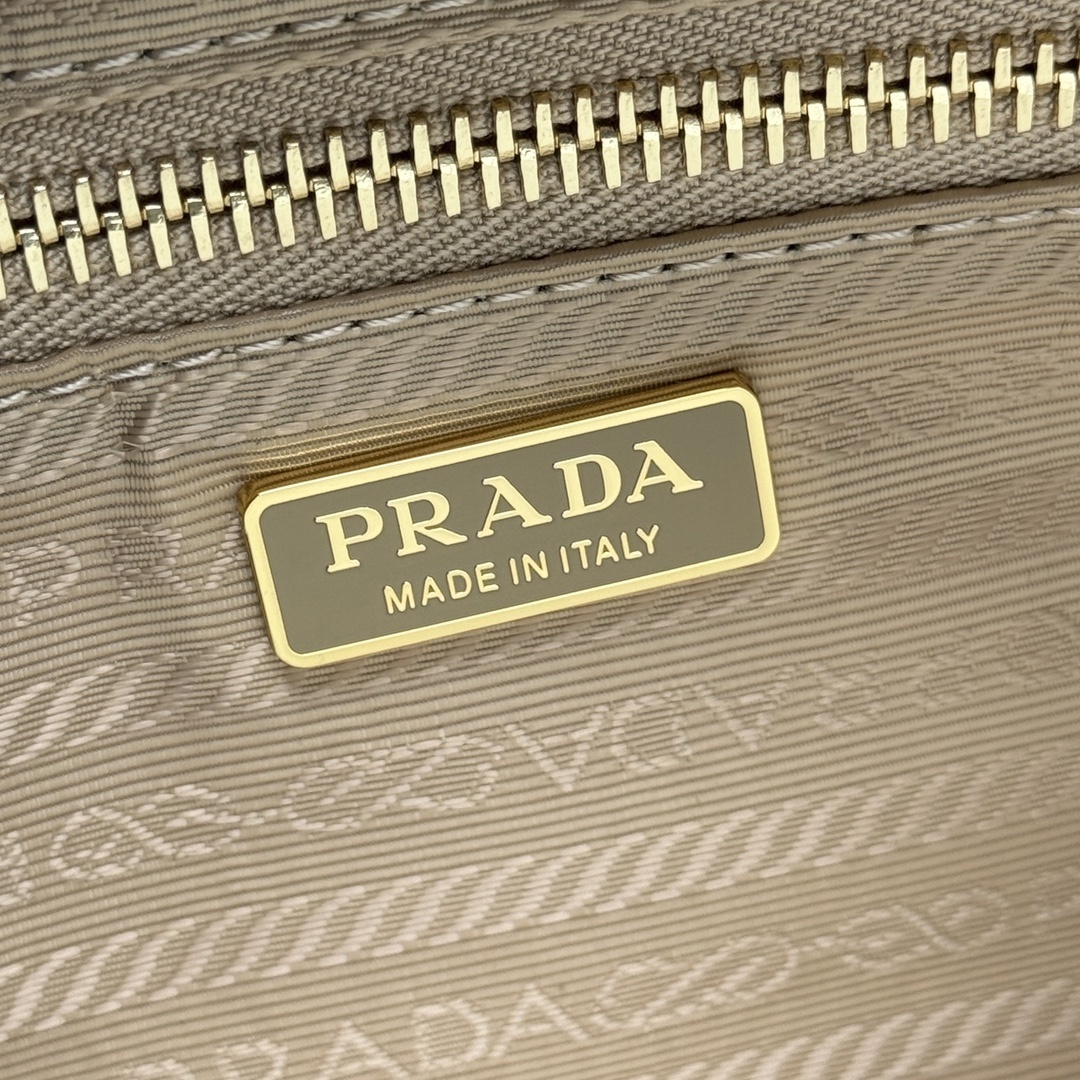 Prada 0180