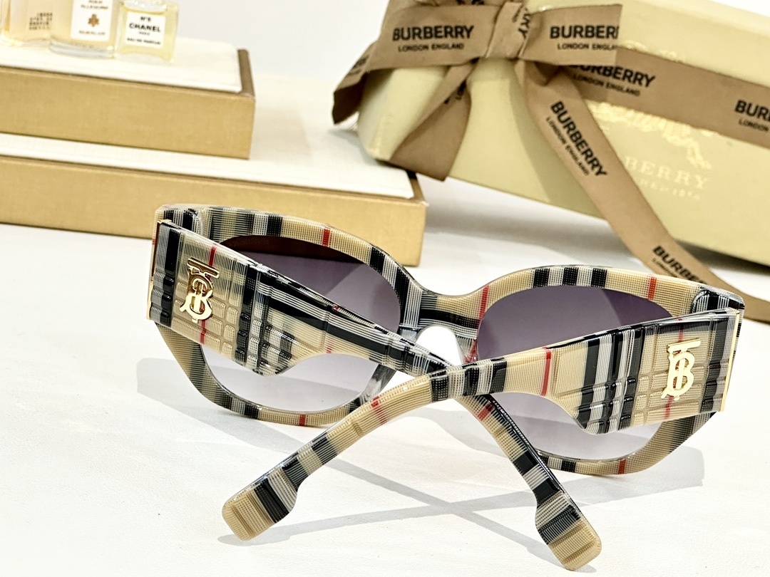 BURBERRY 0001