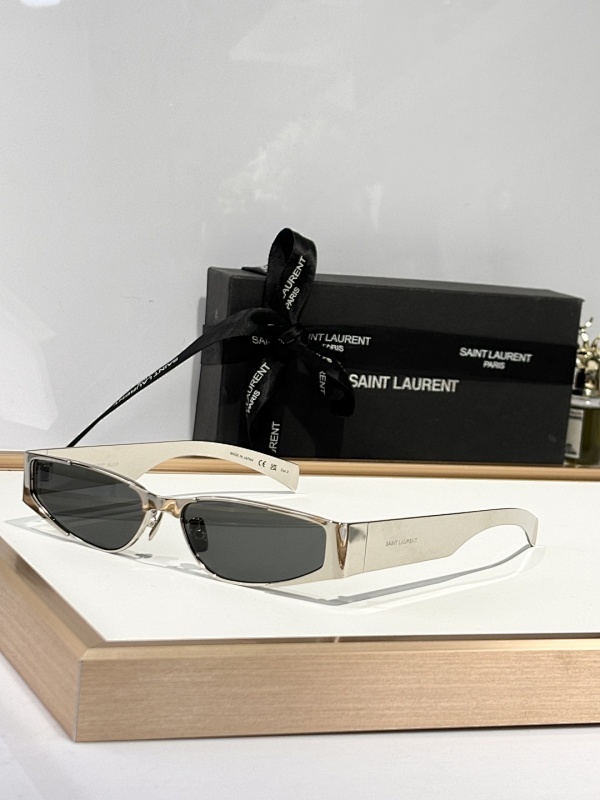 SAINTLAURENT 0022