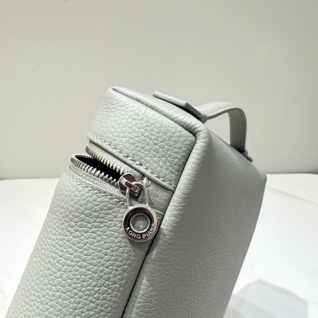 Delvaux 0236