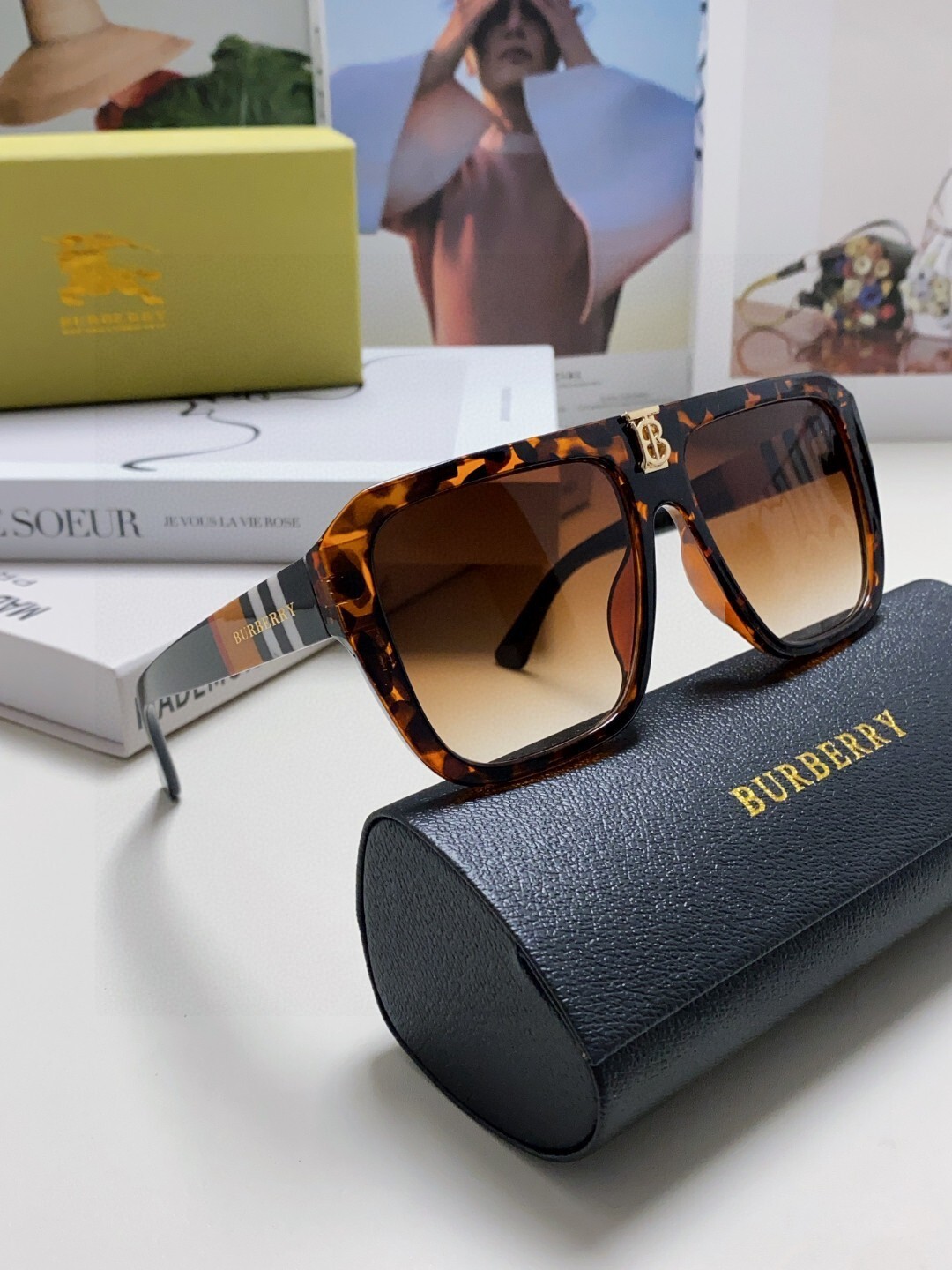 BURBERRY 0064