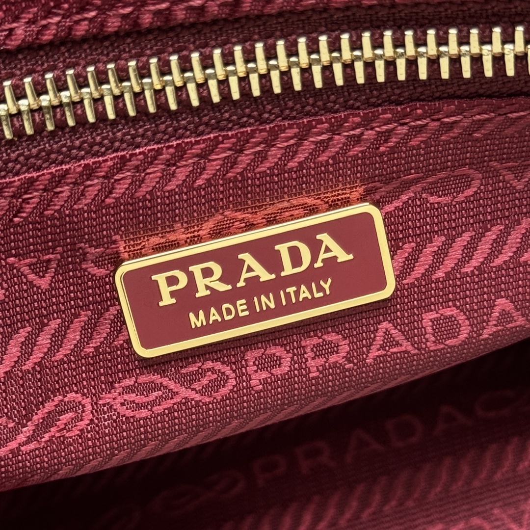 Prada 0040