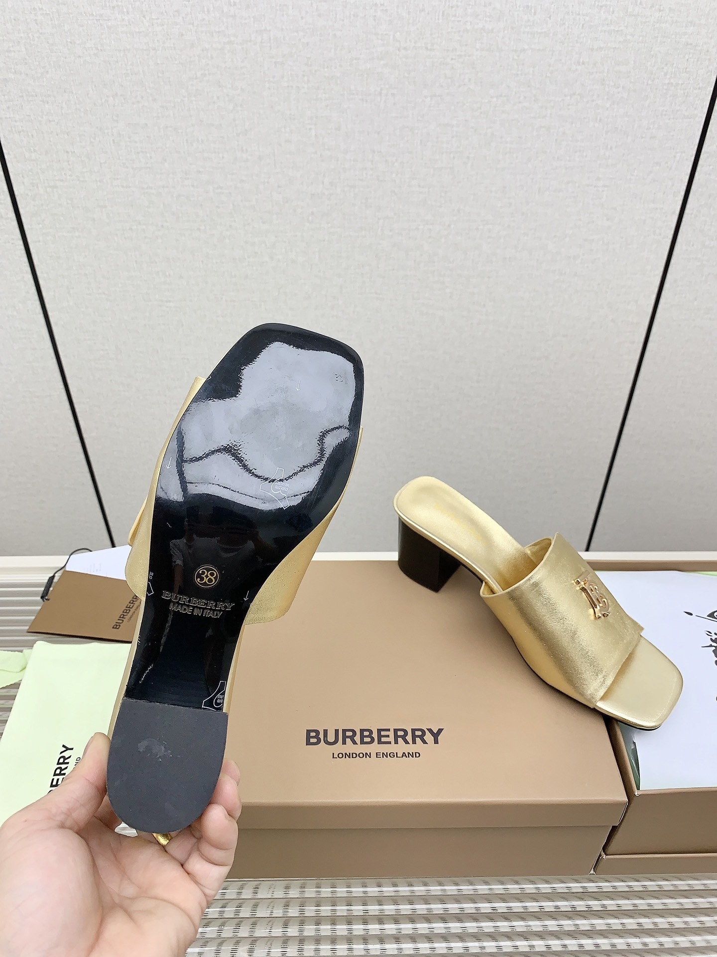 Burberry 040