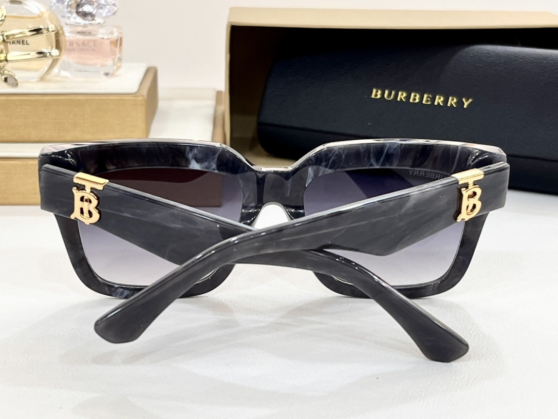 Burberry 020