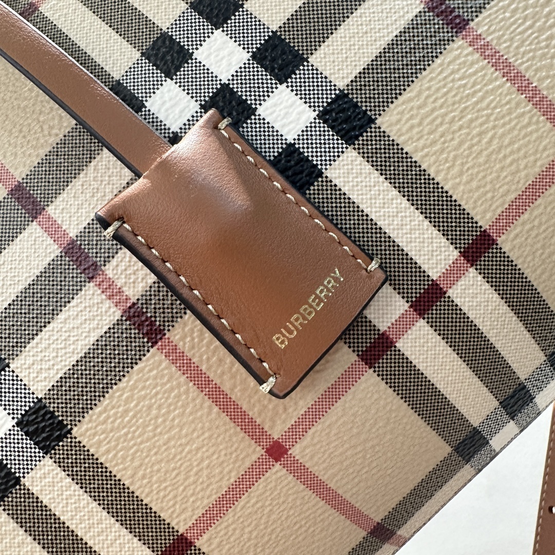 BURBERRY 0495