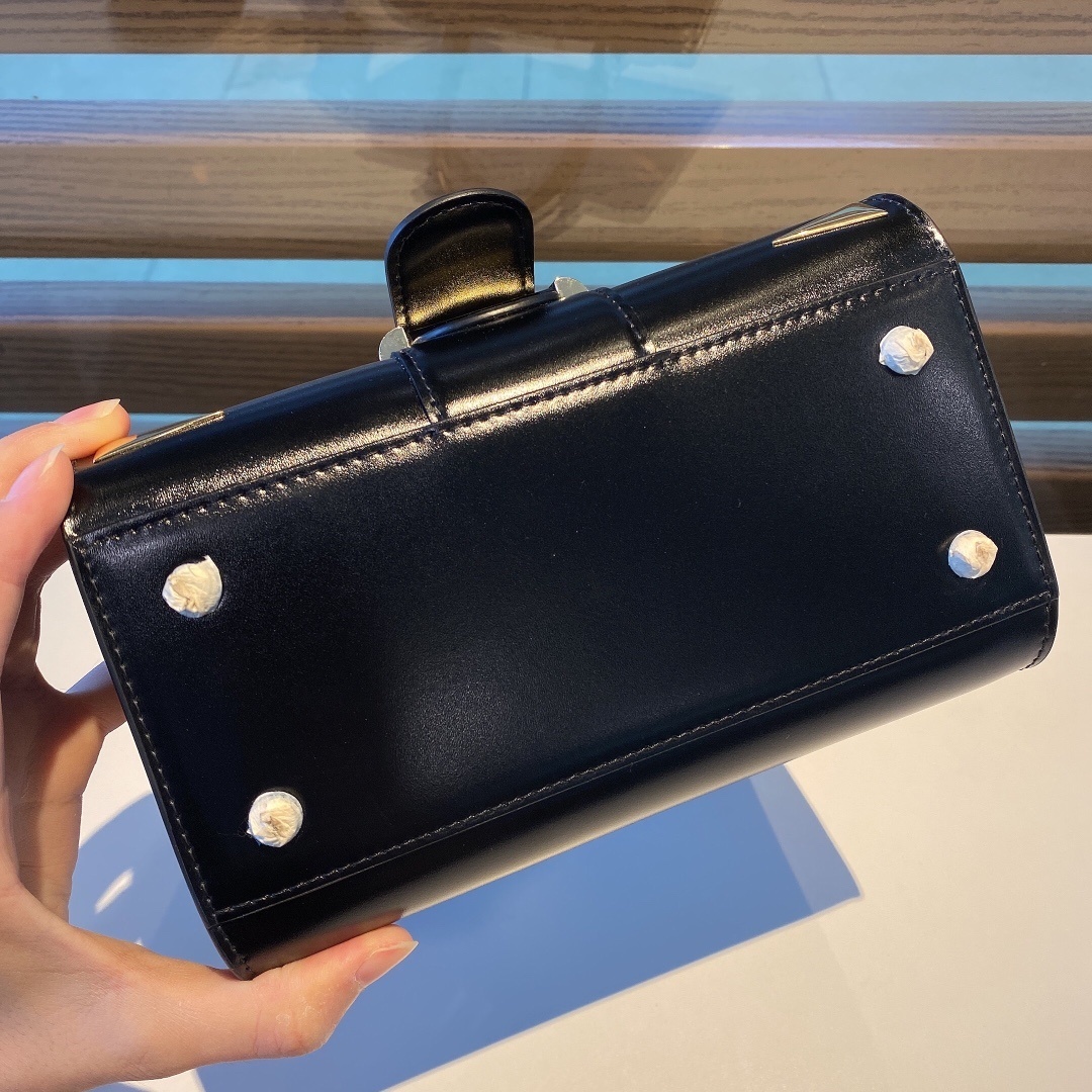 Delvaux 0020