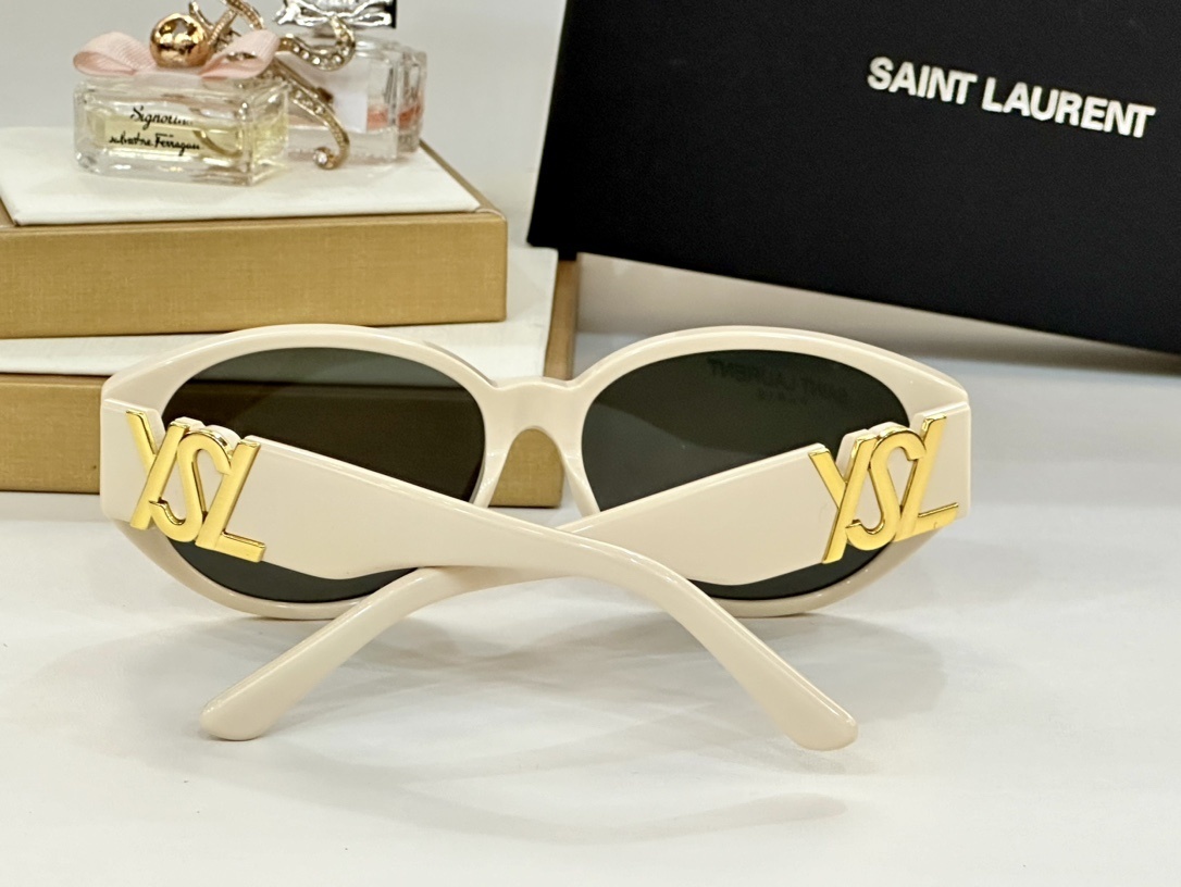 SAINTLAURENT 0030